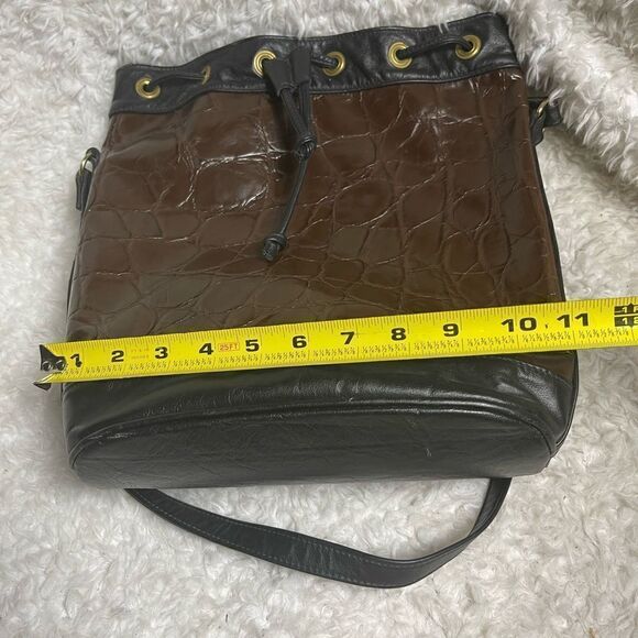 Brown croc prints black trims vegan leather bucket style drawstring shoulder bag - Picture 10 of 13